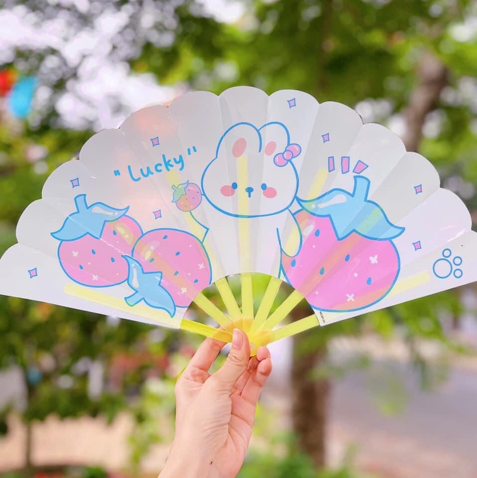 Quạt xếp học sinh dễ thương
