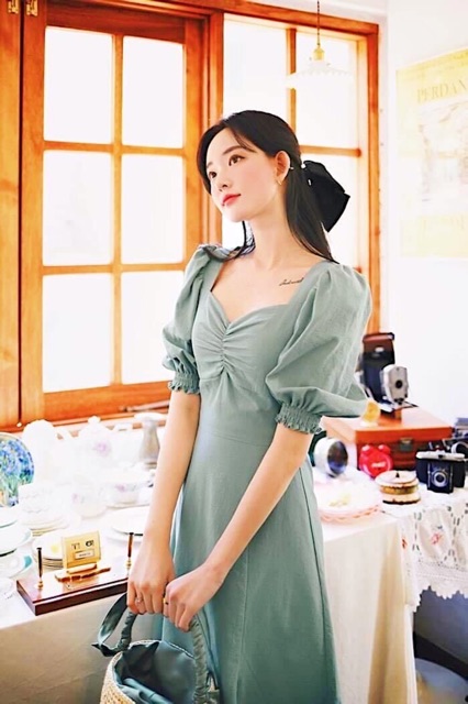 Đầm mint nhúng ngực xẻ tà