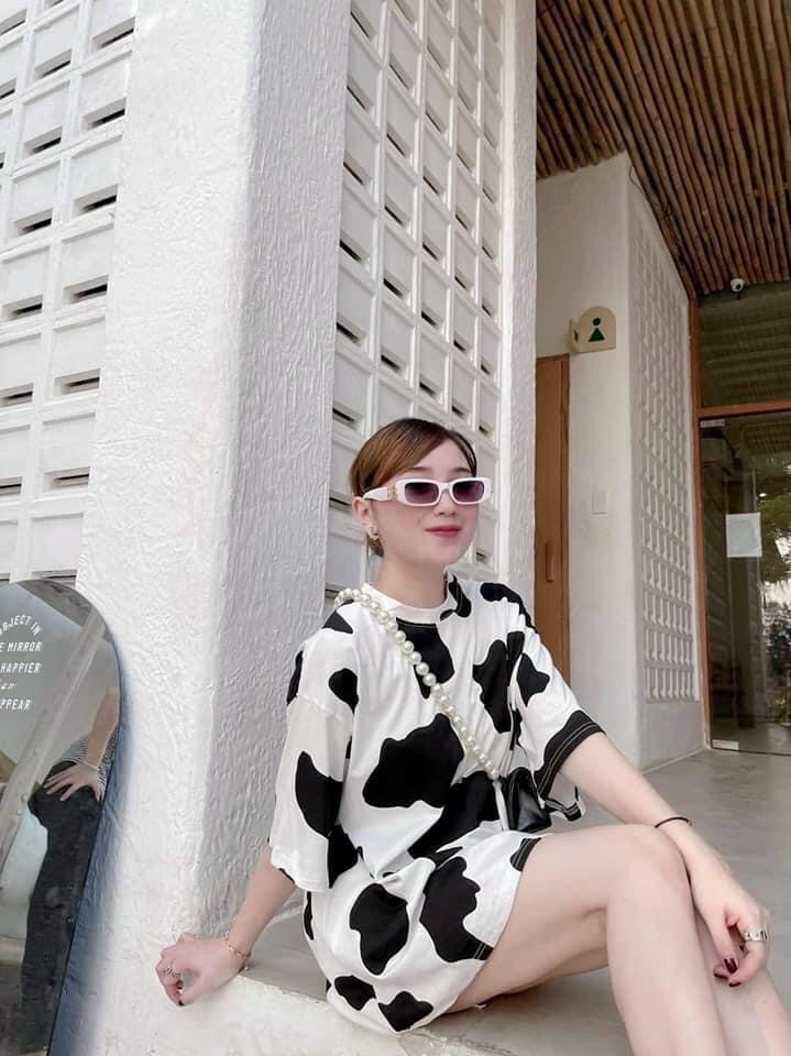 Áo thun form rộng hoa văn bò sữa