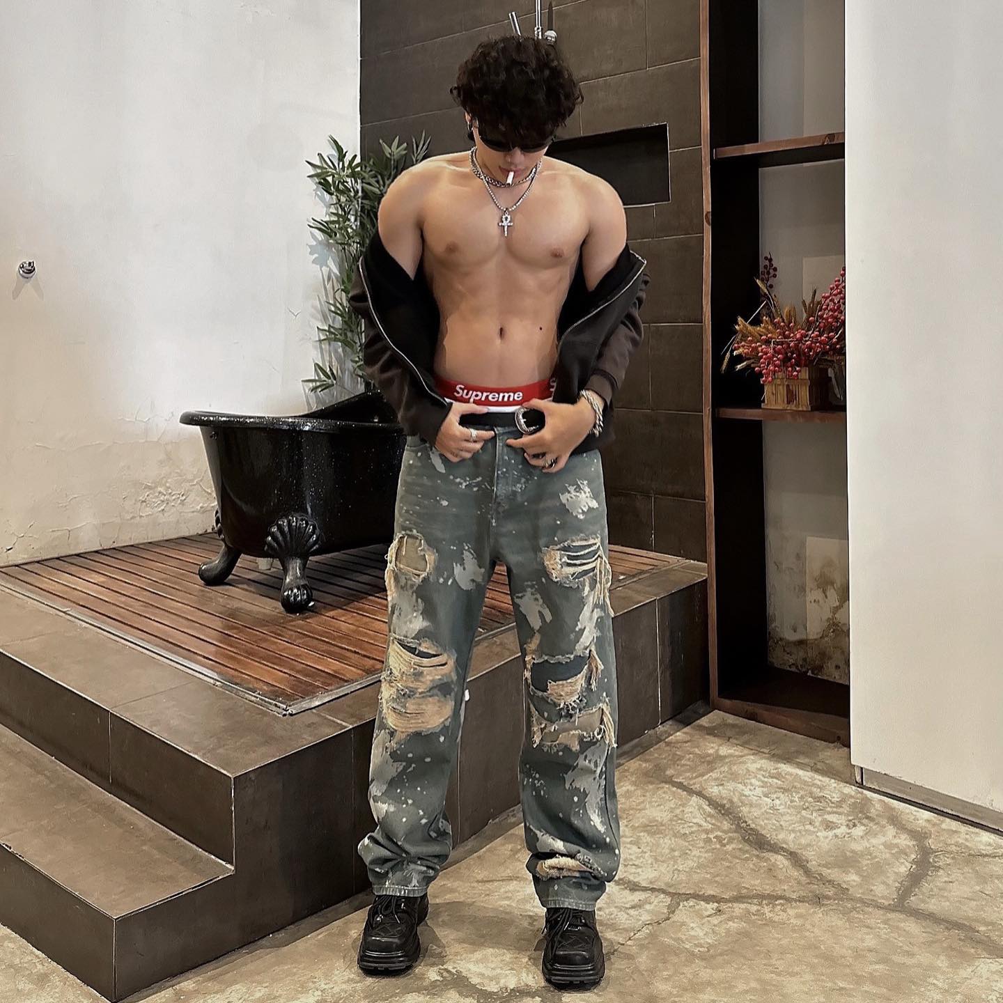 Quần Jean Amand Conqueror Distressted Jeans - QB040