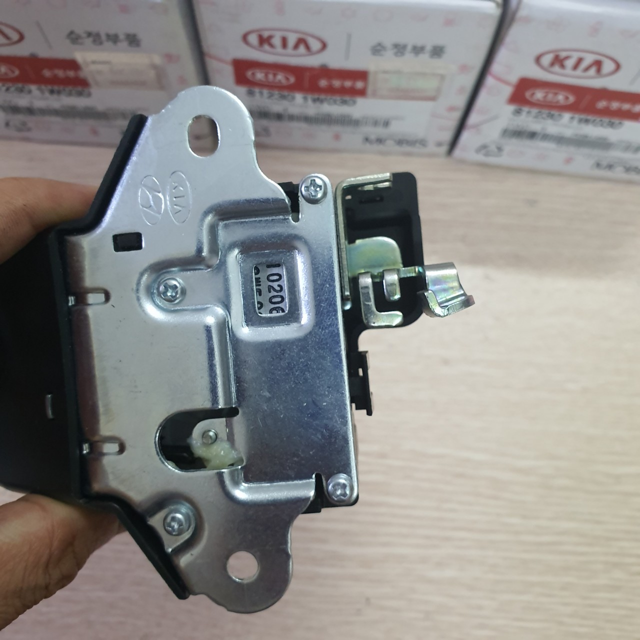 ổ khóa ngậm cốp sau kia Rio (hàng xịn )
