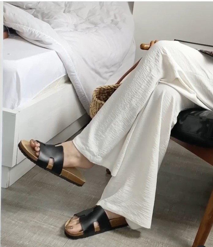 Dép đế trấu unisex kiểu  H da pu đen