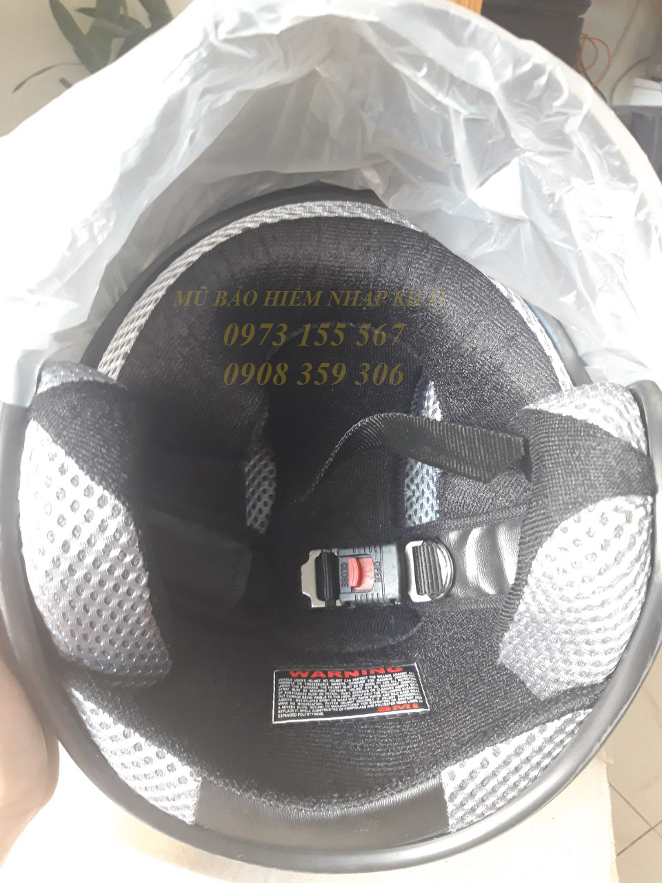 Mũ bảo hiểm SUZUKI trầy xước nhẹ