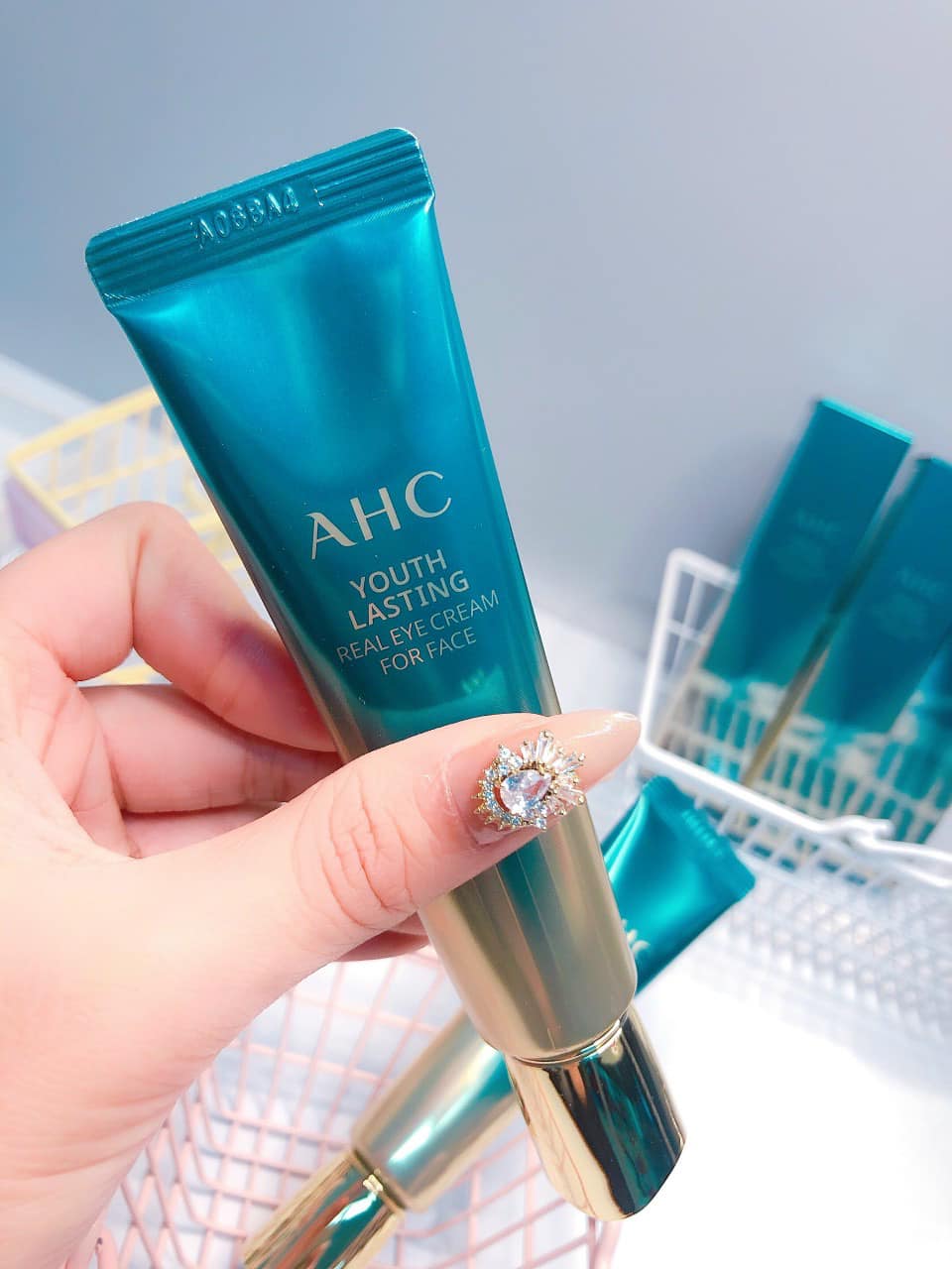 [HCM]Kem mắt AHC mới