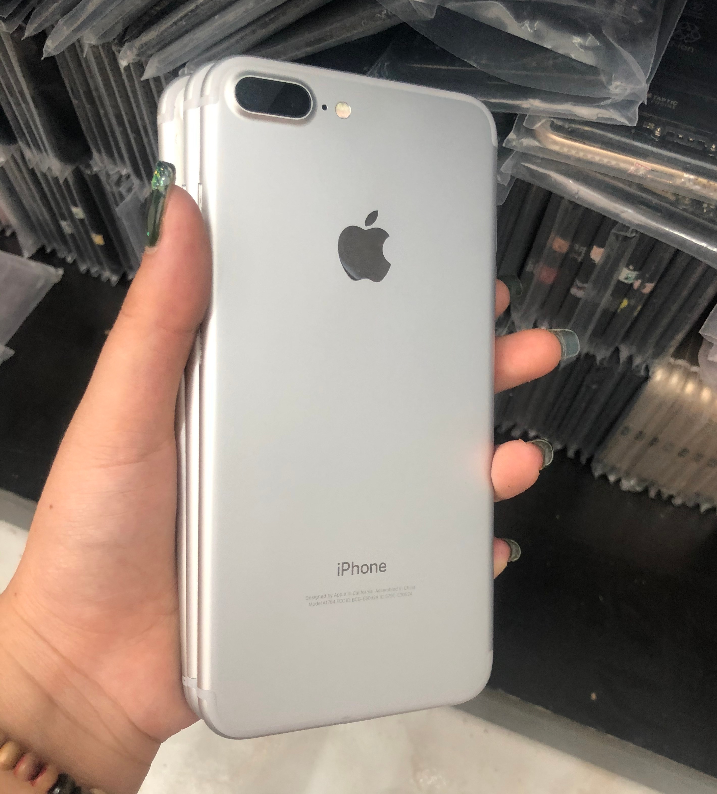 Cụm iphone 7plus màu trắng bóc máy đẹp 99-keng