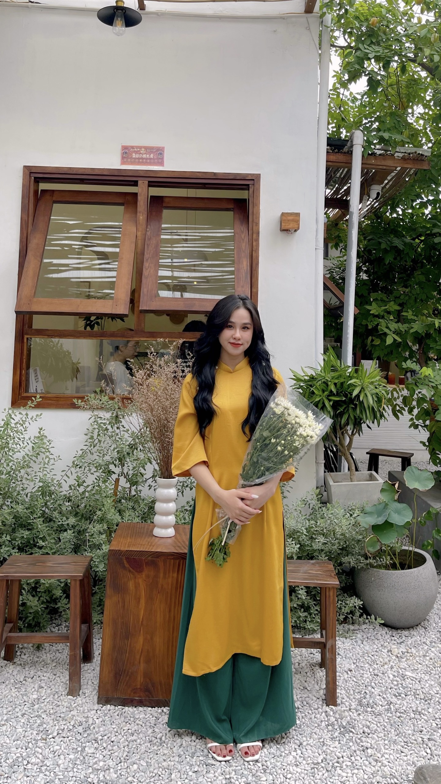 Áo cách tân màu xanh cốm
