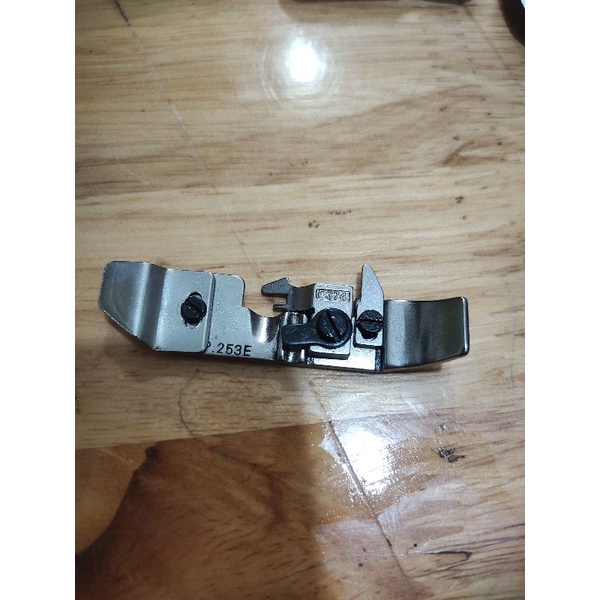 chân vịt vắt sổ 4 chỉ
