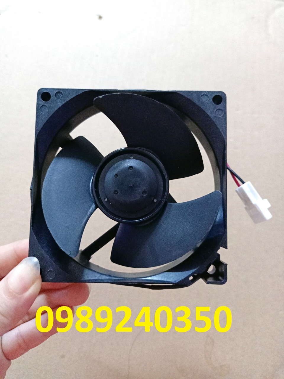 Quạt tủ lạnh Panasonic 8V DC - 2 dây (hình vuông 9x9cm)