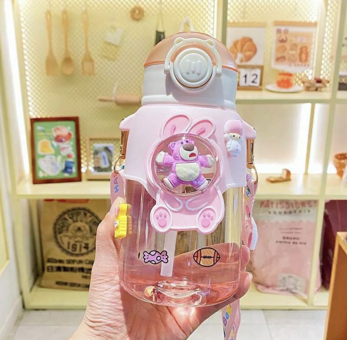 Bình nước Charm gấu dâu LOSTO 600ml trong suốt họa tiết dễ thương cho bé gái đi học