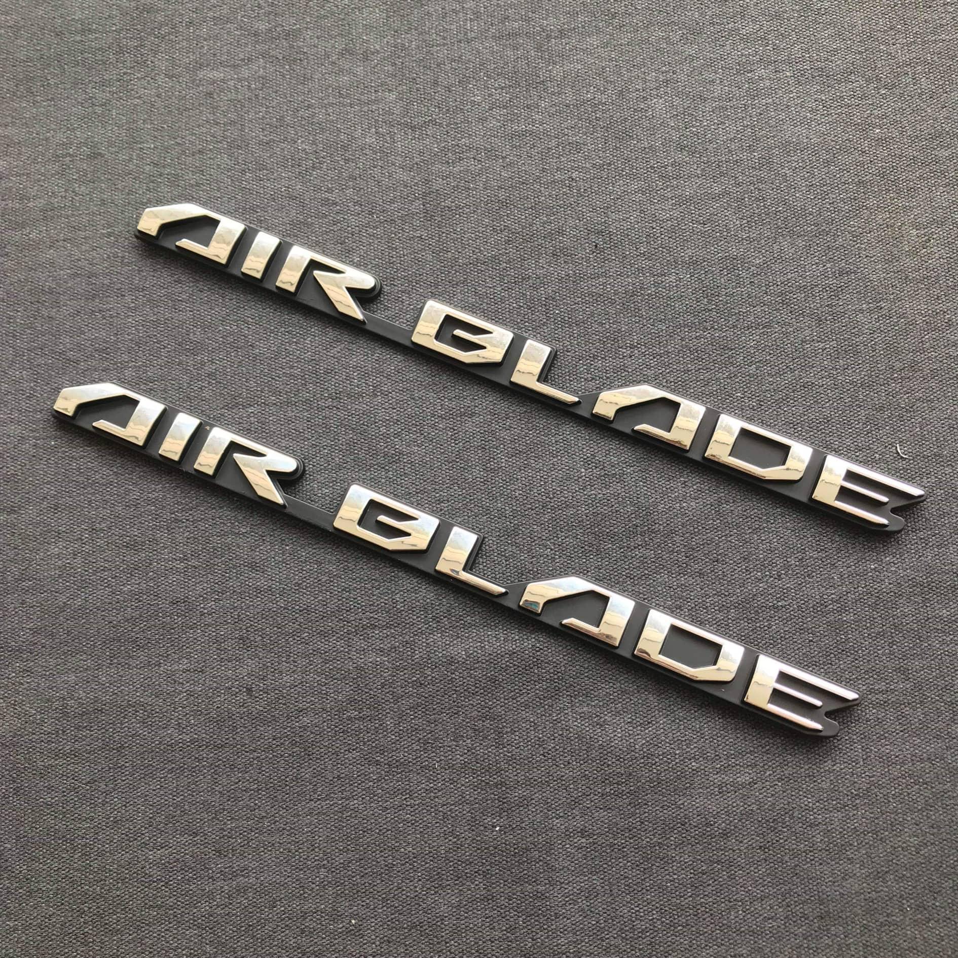 [SIÊU GIẢM] TEM CHỮ DÁN XE AIRBLADE NỔI (2 CHỮ MÀU BẠC)