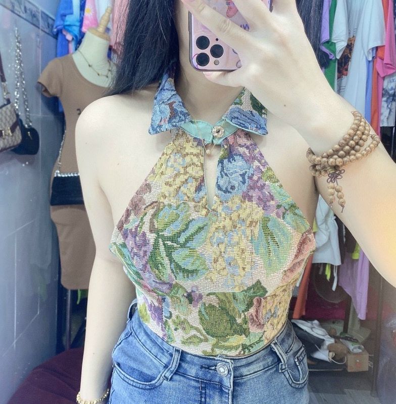 Áo yếm thô cẩm sát nách cổ bẻ cài nút hở lưng đan dây cực hot , chất thổ cẩm dày dặn kèm mút