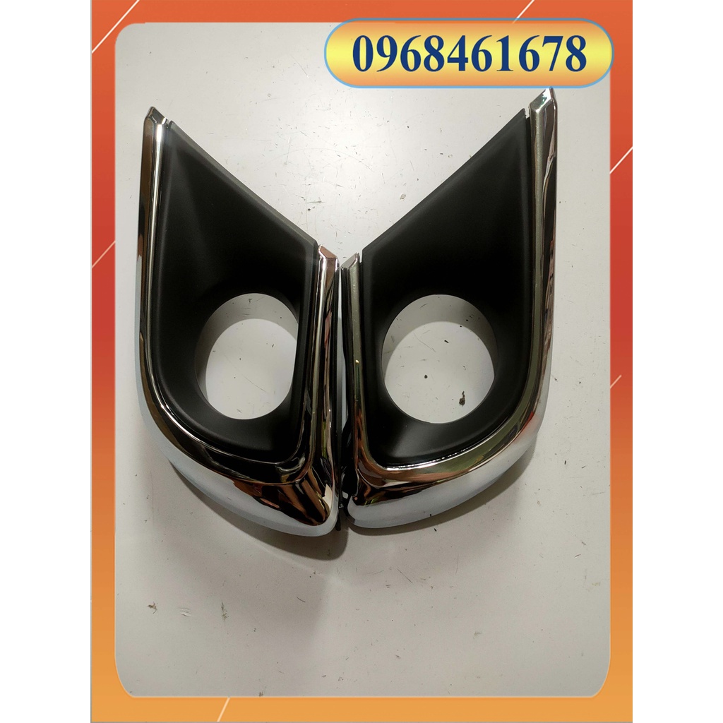 ỐP ĐÈN GẦM INNOVA ĐỜI 2014-2015 ( CÓ MẠ )