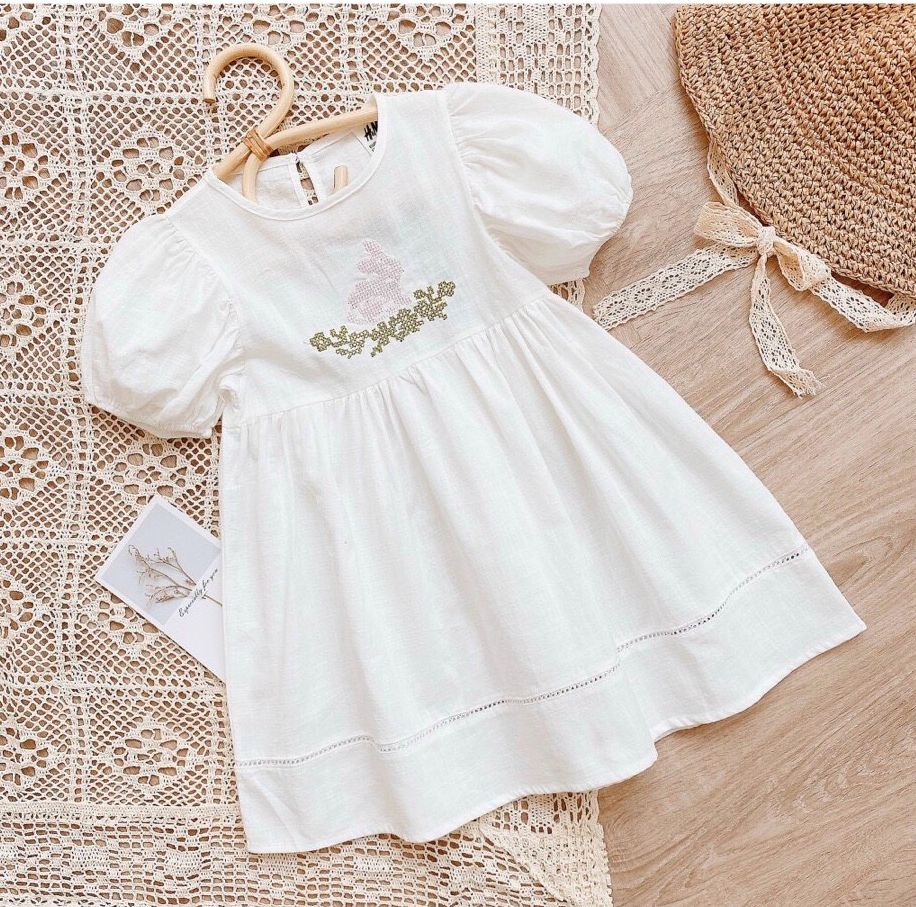 Đầm/Váy trắng HM cho Bé Gái thêu thỏ size từ (12-22kg )