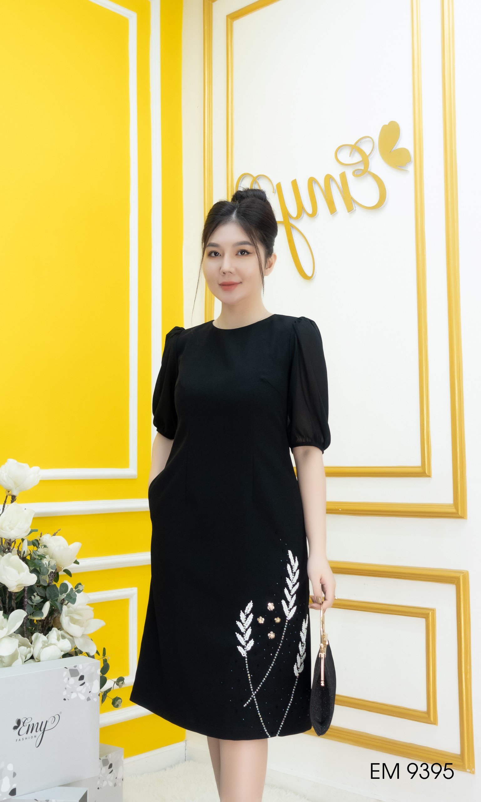 Đầm EMY EM9395 Suông Đen Tay Lỡ Kết Hạt