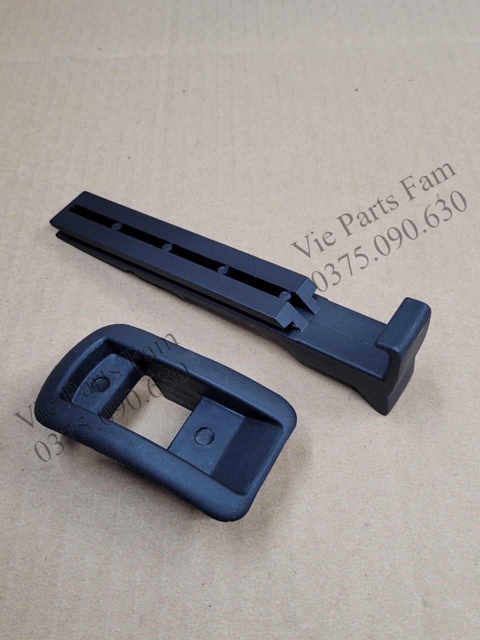 Móc treo đồ yên xe Vespa LX (Gía 2 chi tiết như hình chụp)