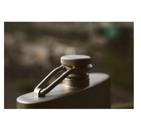Bình đựng rượu Bacchus Titanium Hip Flask 200ML