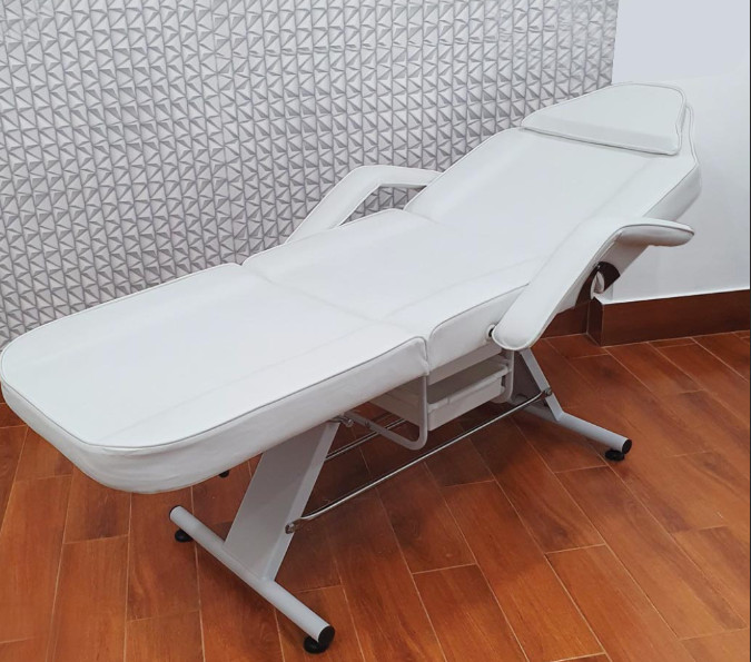 Giường tiêm filler Trắng