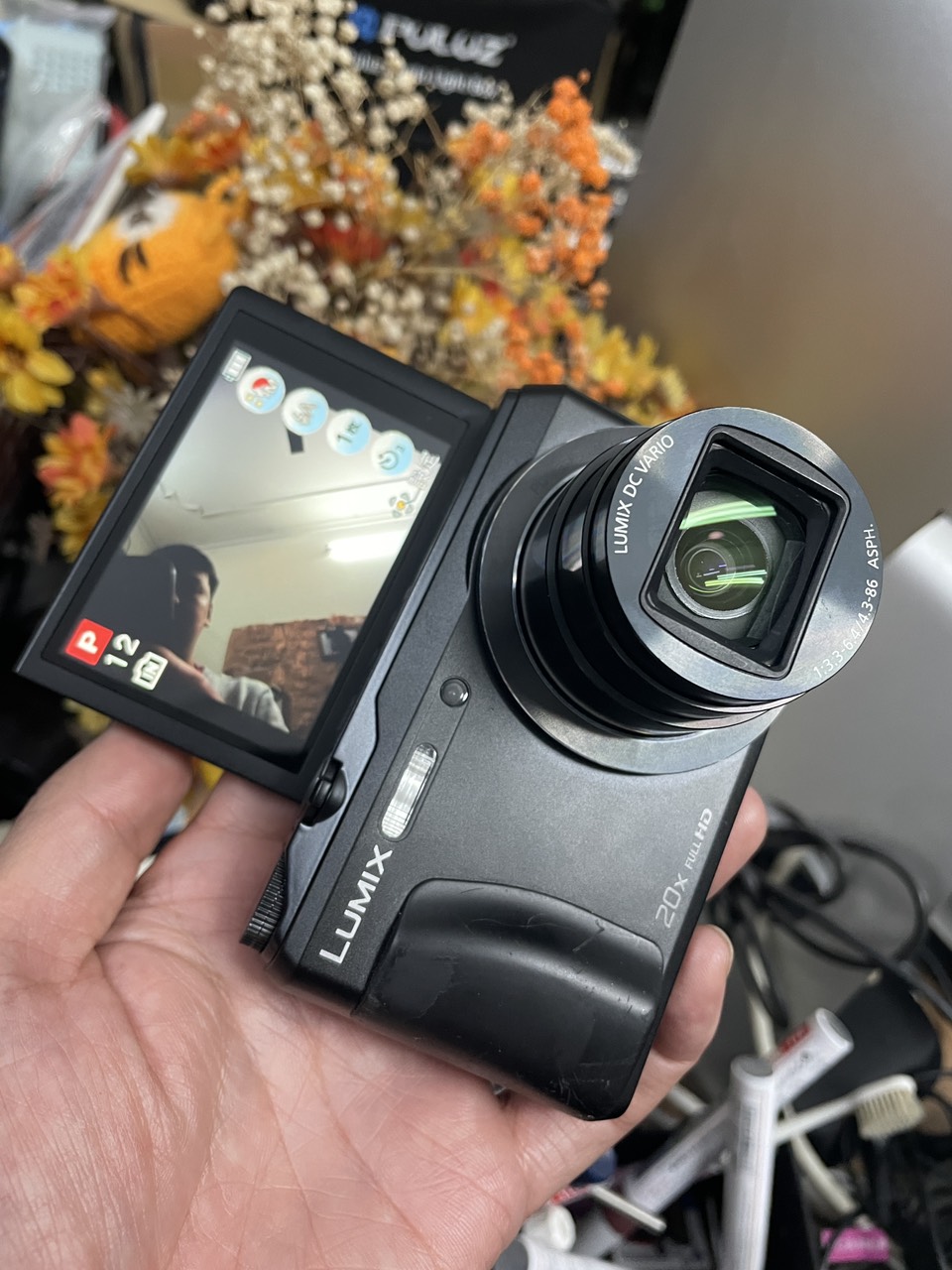 Máy ảnh Panasonic Lumix TZ55 màn hình lật có wifi