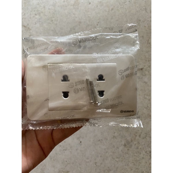 Ổ cắm 2 chấu Sino - 16A dòng S18