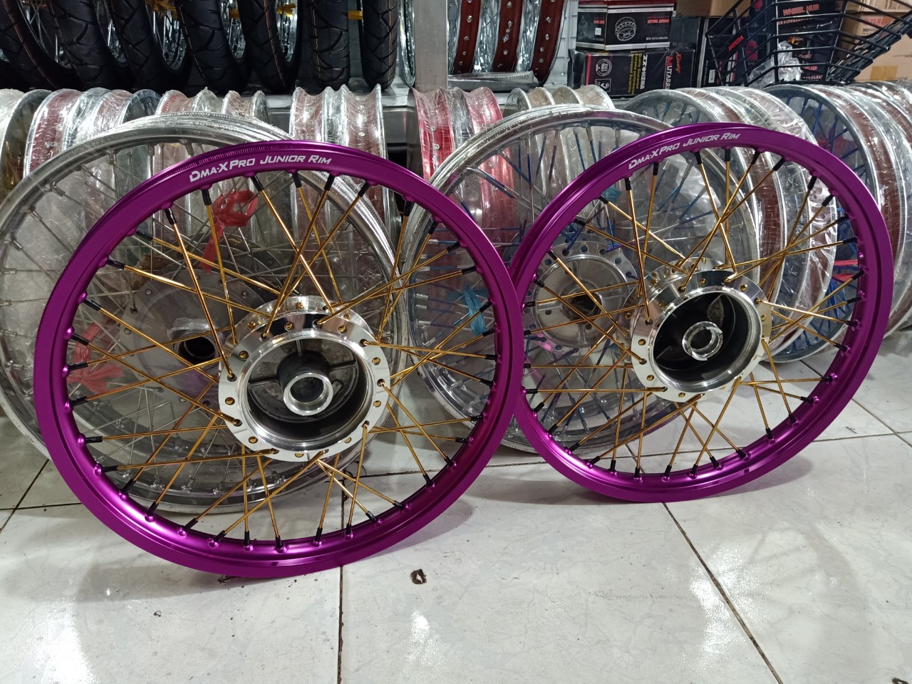 [HCM]BÁNH CĂM GẮN CÁC LOẠI XE HONDA THẮNG ĐÙM TRƯỚC SAU NIỀNG NHÔM DMAX HOẶC SOLUTE HOẶC BANZAI ĐÙM MẠ CROM CĂM VÀNG TẶNG 2 MÁ ĐÙM