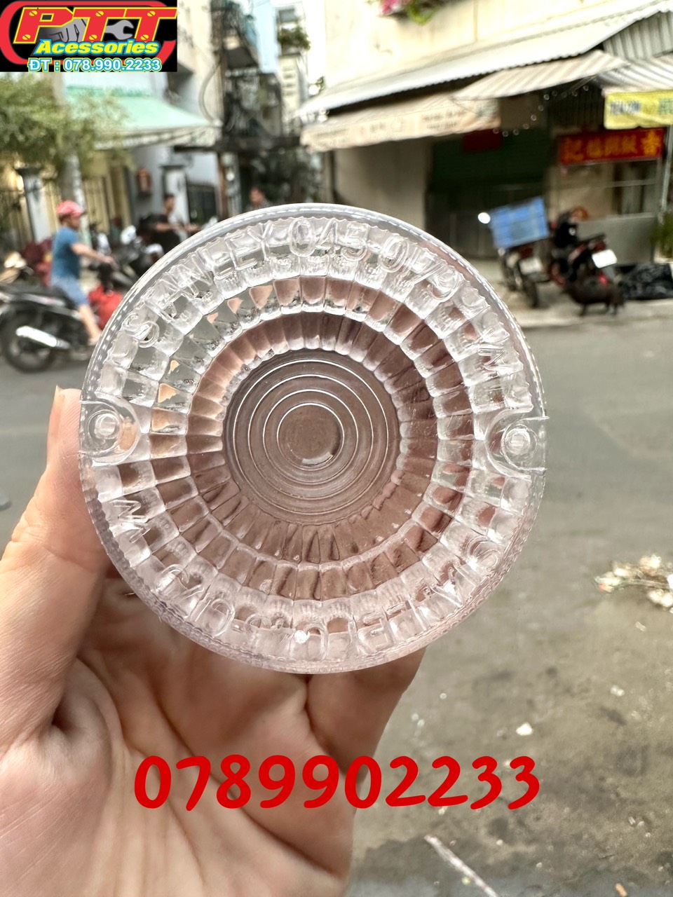 BỘ CHỤP XI NHAN + ĐÈN HẬU XE CUB 81( XE NHẬT ) MÀU TRẮNG
