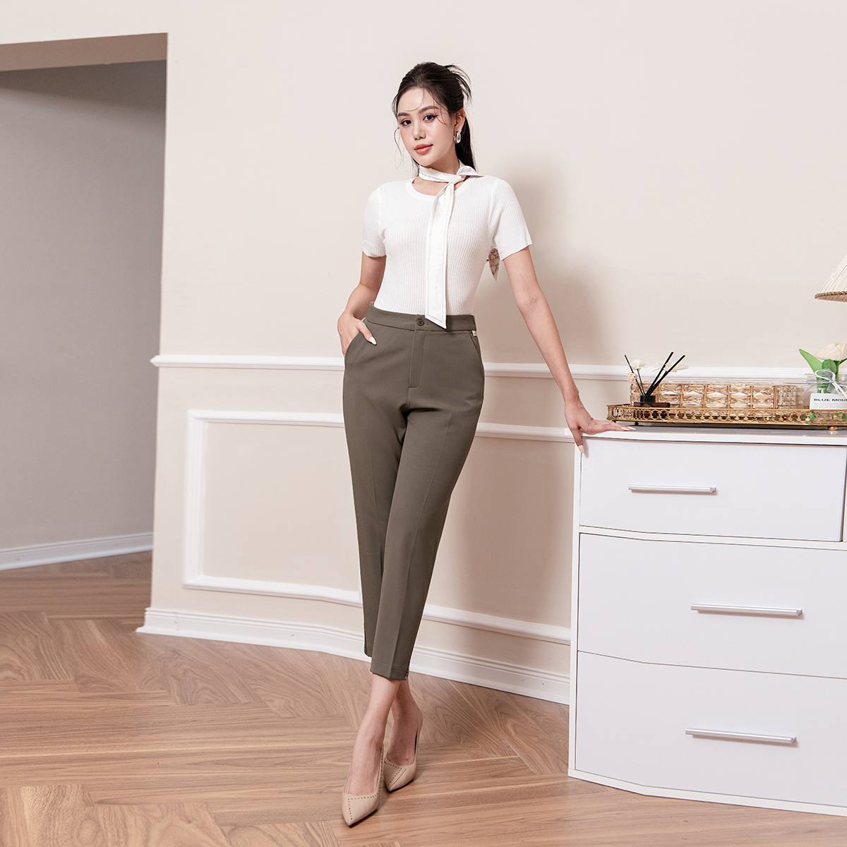 Quần ống côn lamer gấu đính đá l64k23q012