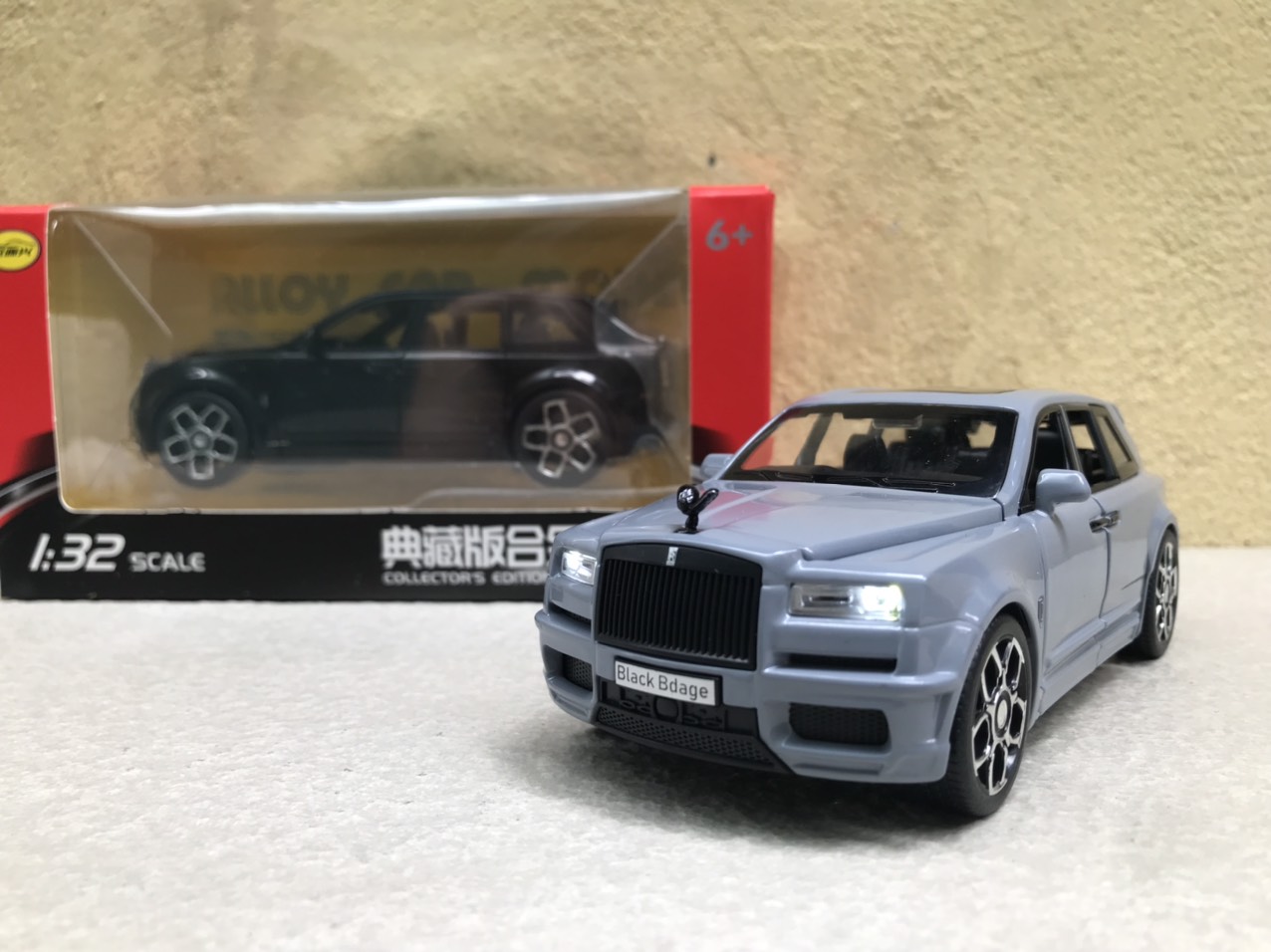 Mô hình xe rolls-royce cullinan 2022 1:32