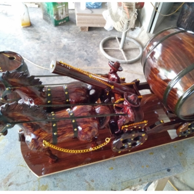 NGỰA GỖ KÉO TRỐNG RƯỢU