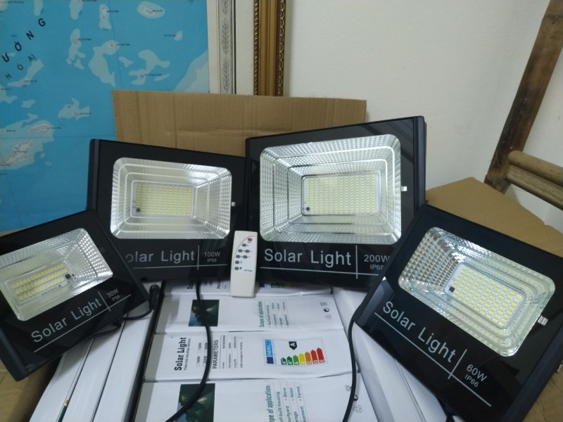 Đèn pha năng lượng mặt trời 30w 60w 100w 200w #đènpha