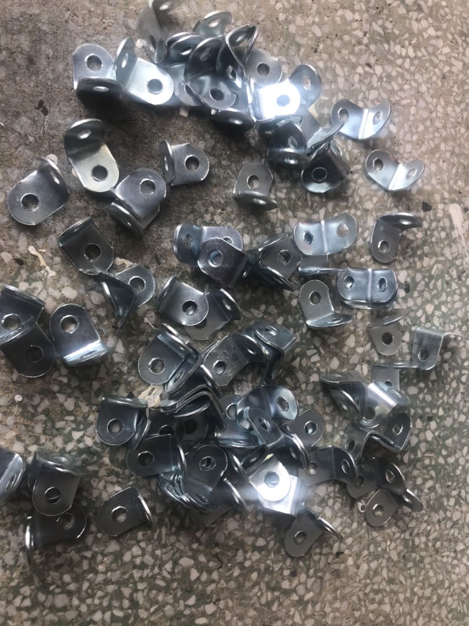 ke vuông góc bo tròn 2 lỗ(100cái) 15mm