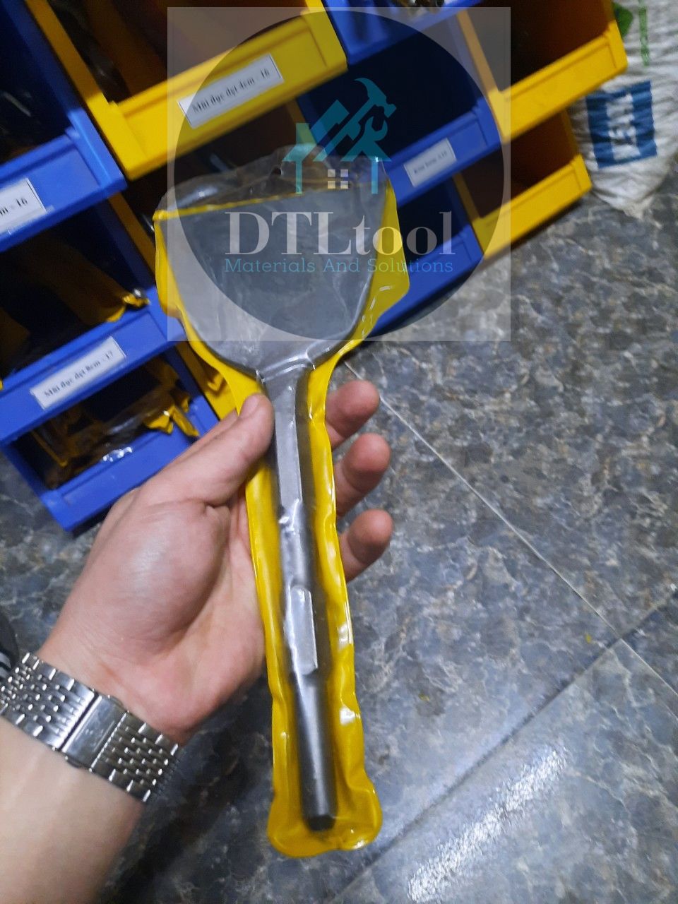 Chisel tip flats 12cm. Dóc plasters, perforated tiles, peel off the mortar rolled background, copper wire cutting-hexagonal head 17. Fitting machine
