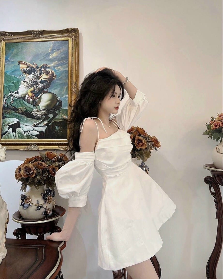 Đầm trắng trễ vai hai dây xếp li ngực