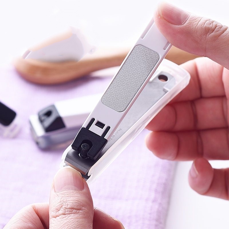 Bấm Móng Tay Kai KE0108 Cỡ Trung ( 37411- Type 001 Màu Trắng )