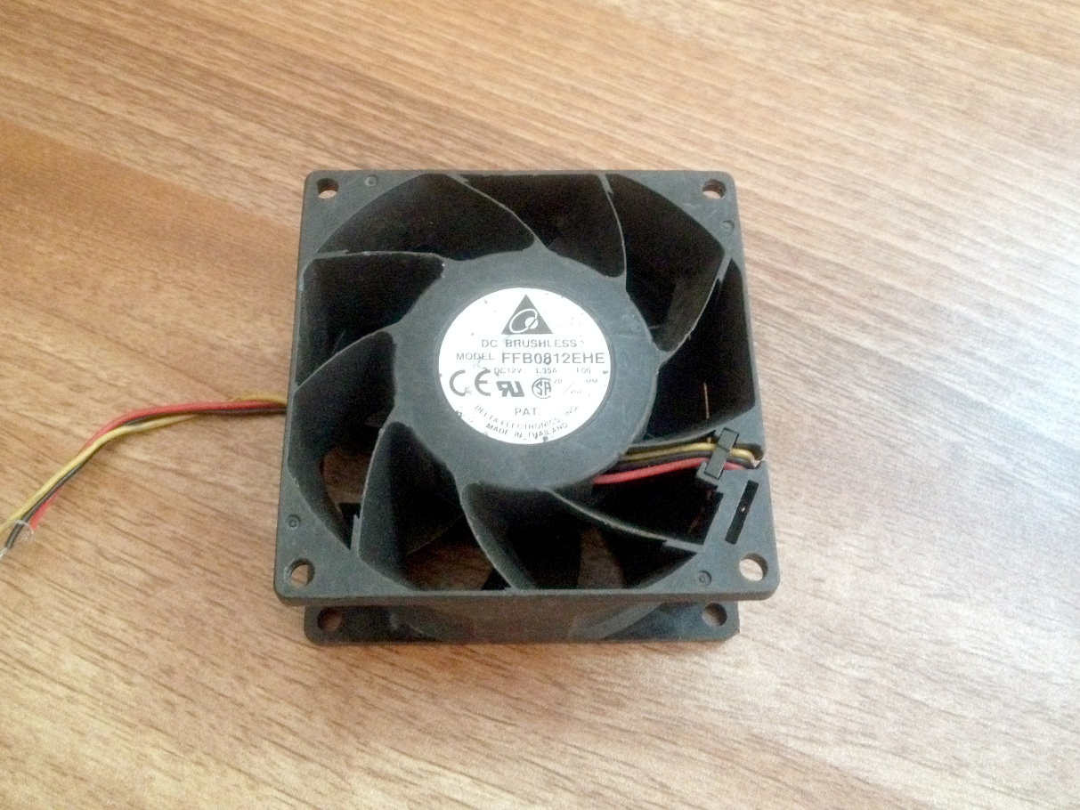 Quạt máy tính DC 12V 8x8x3.7cm tốc độ cao