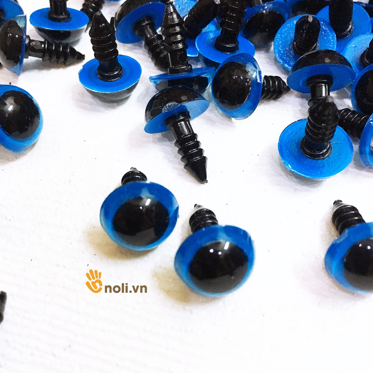 Mắt thú màu xanh biển an toàn cho bé