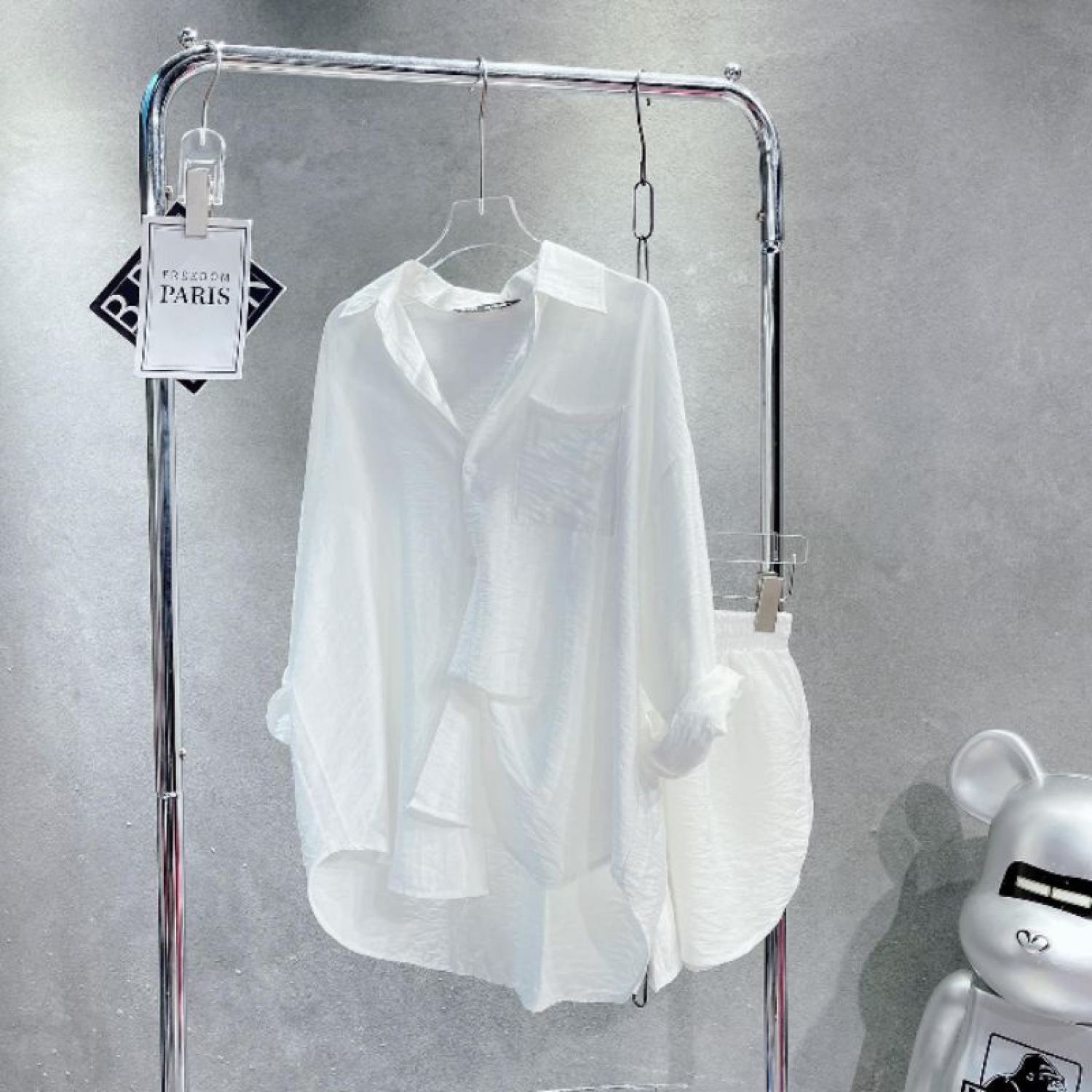 Đồ Nữ Đi Biển, Set Áo Sơ Mi Quần Short Nữ Cá Tính Hai Món Màu Trắng Be - Chất Đũi Thoáng Mát