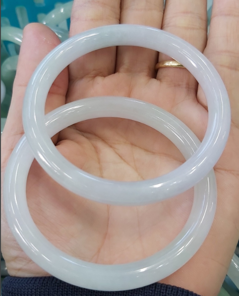 [HCM]Vòng ngọc cẩm thạch đá tự nhiên nguyên khối đủ size (hình thật 100% )