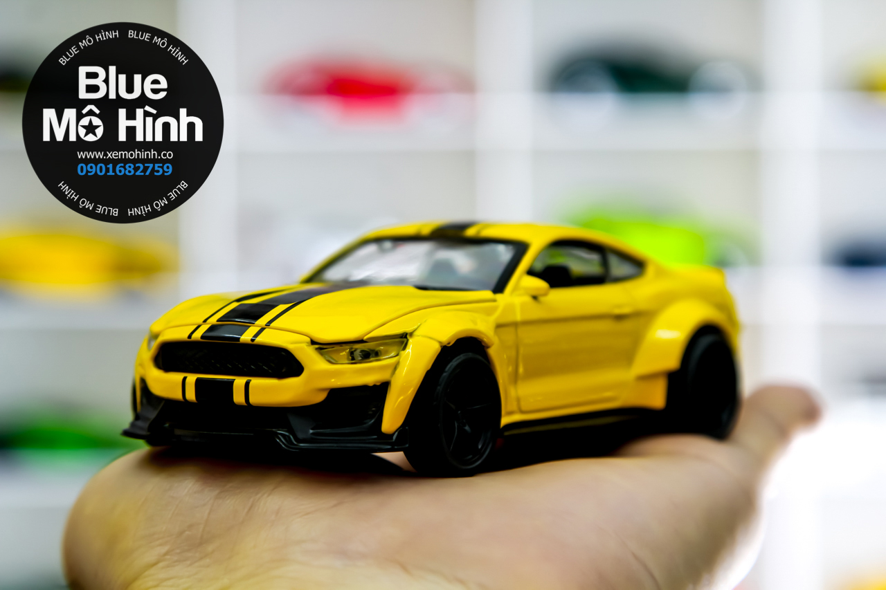 Mô hình xe Ford Mustang 1:36 Vàng sọc đen