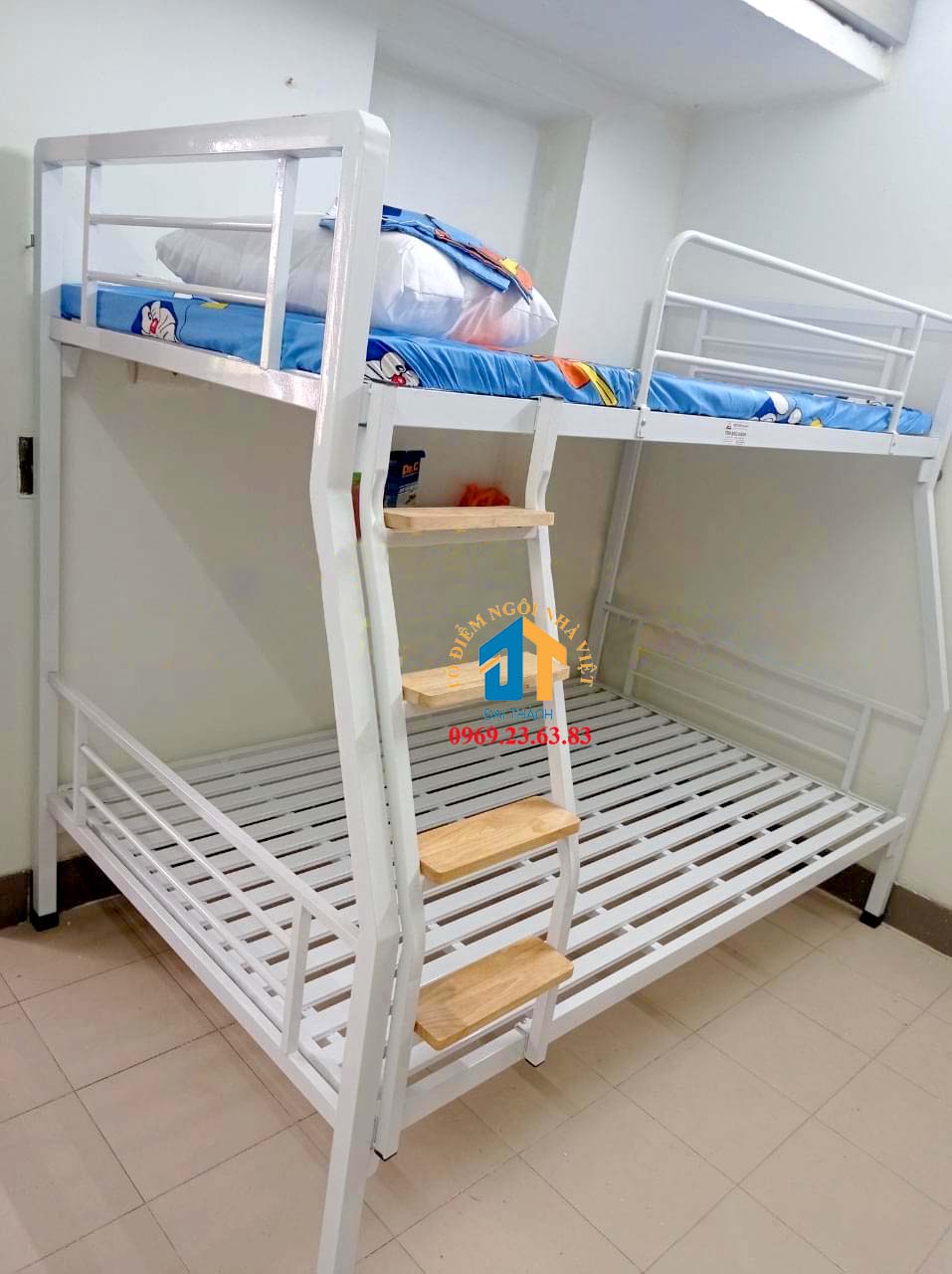 Giường sắt hai tầng trên 1m2 dưới 1m4 màu trắng sắt 4x4 Đại Thành