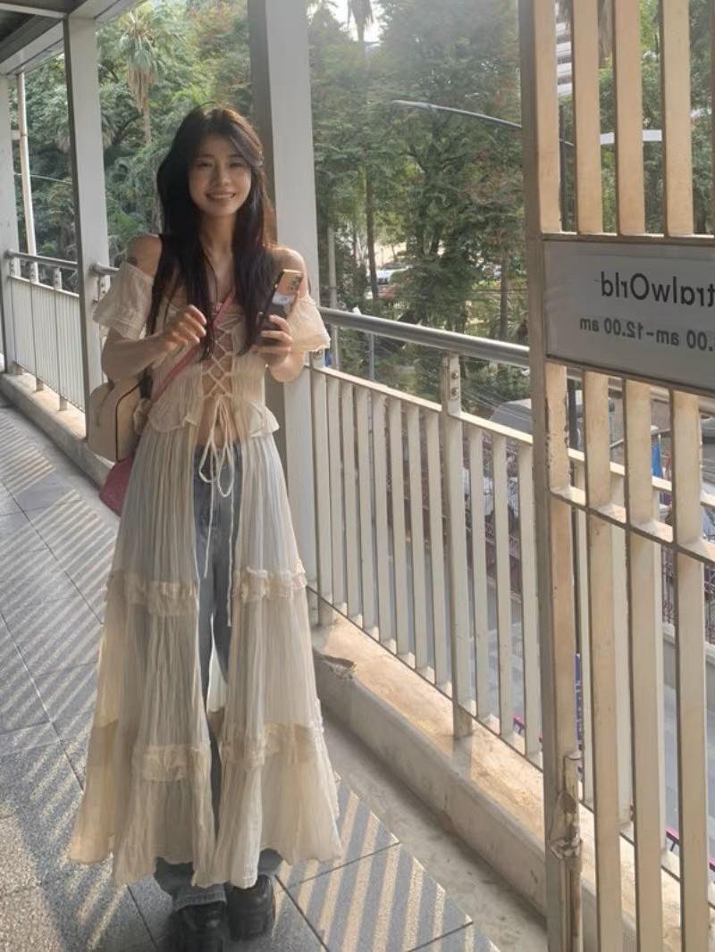 Áo nude trễ vai dáng dài xẻ tà