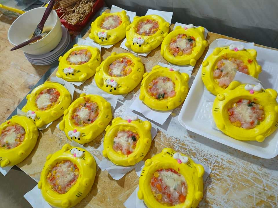 Bánh Pizza Xúc xích thịt bằm phô mai