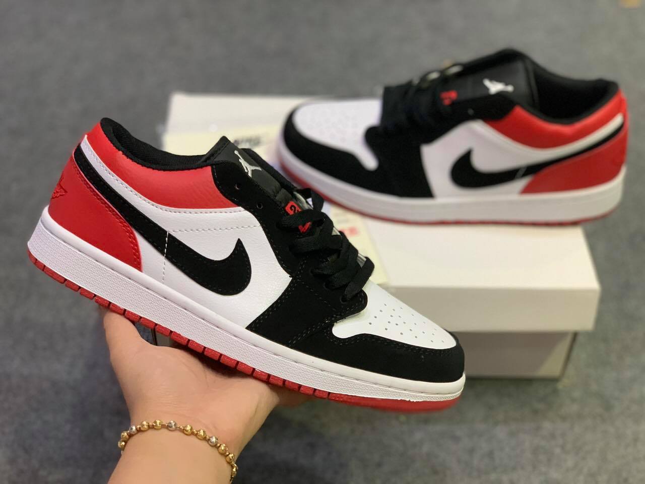 GIÀY JORDAN1 CỎ THẤP ĐỎ TRẮNG