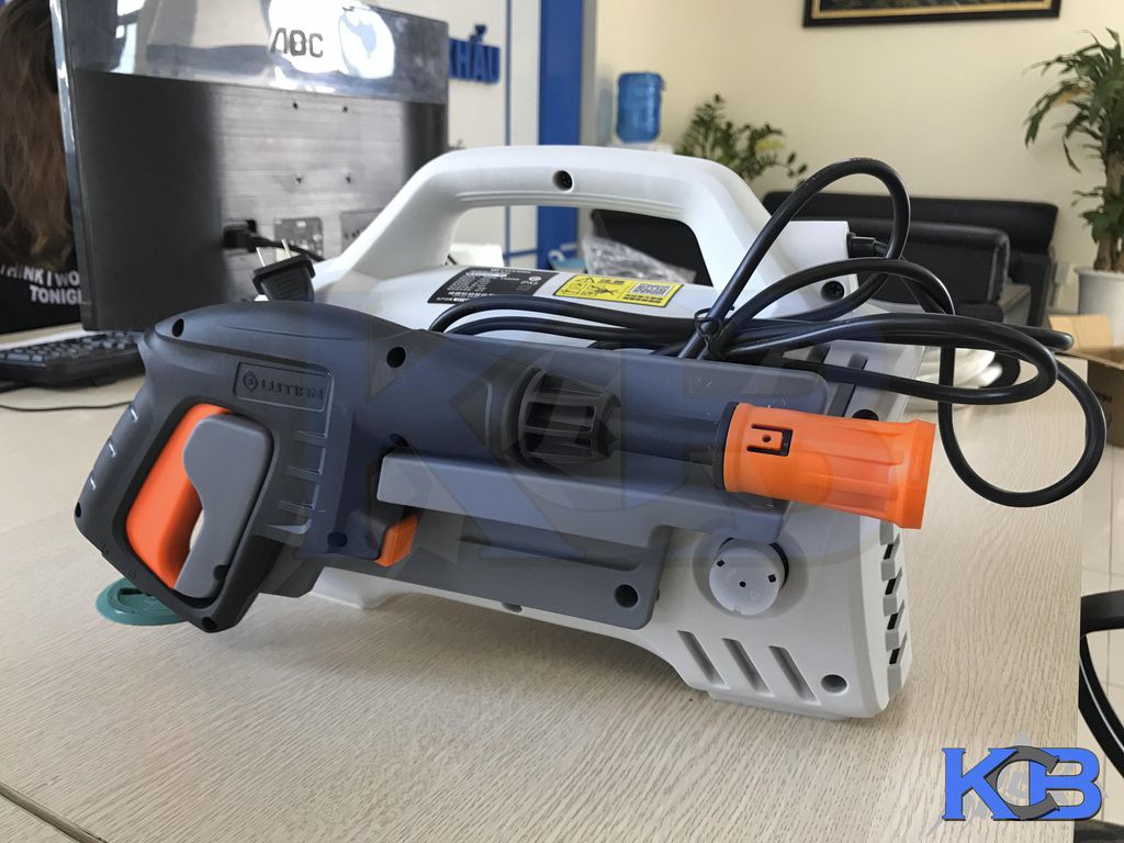 Máy Rửa Xe 1400W Lutian LT220-1400
