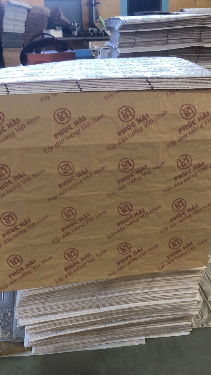 Xốp dán tường hình lá kích thước 70x77cm