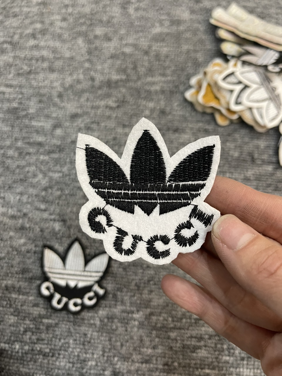 Miếng Sticker Thêu Ủi hình thương hiệu cao cấp