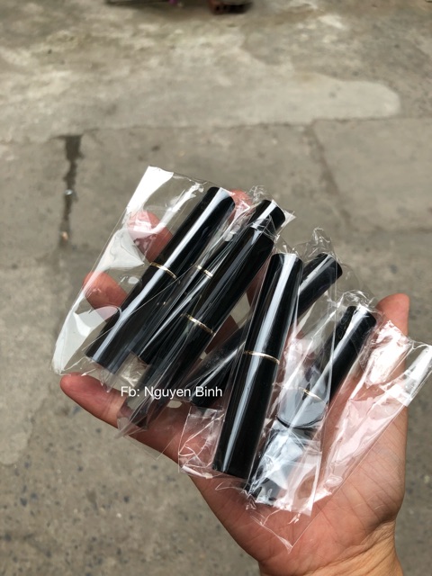 Vỏ đựng son dưỡng viền vàng, bạc