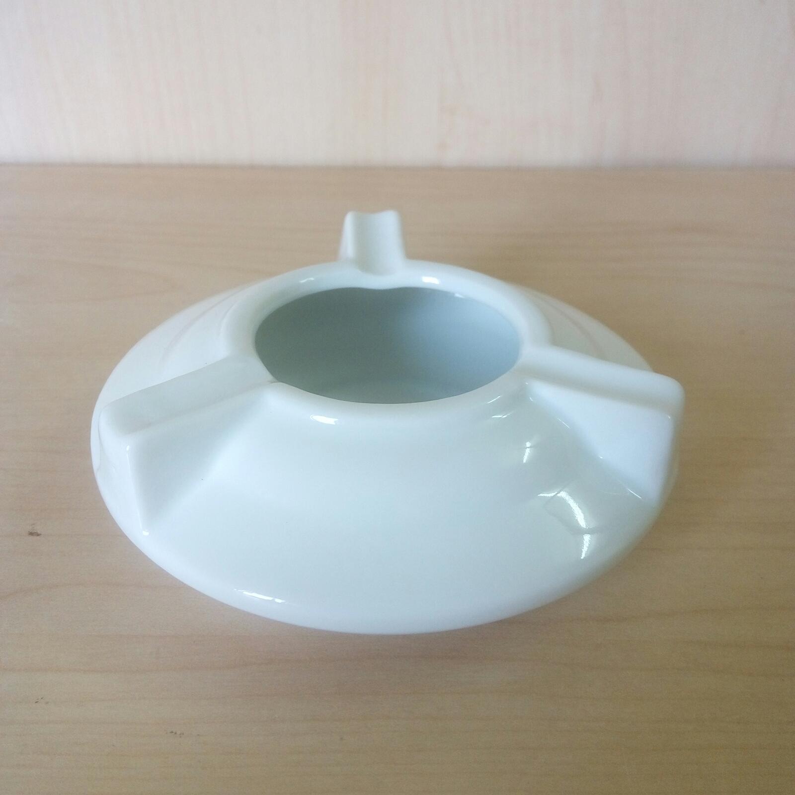 Gạt tàn sứ Bát Tràng, loại 3 chấu đơn