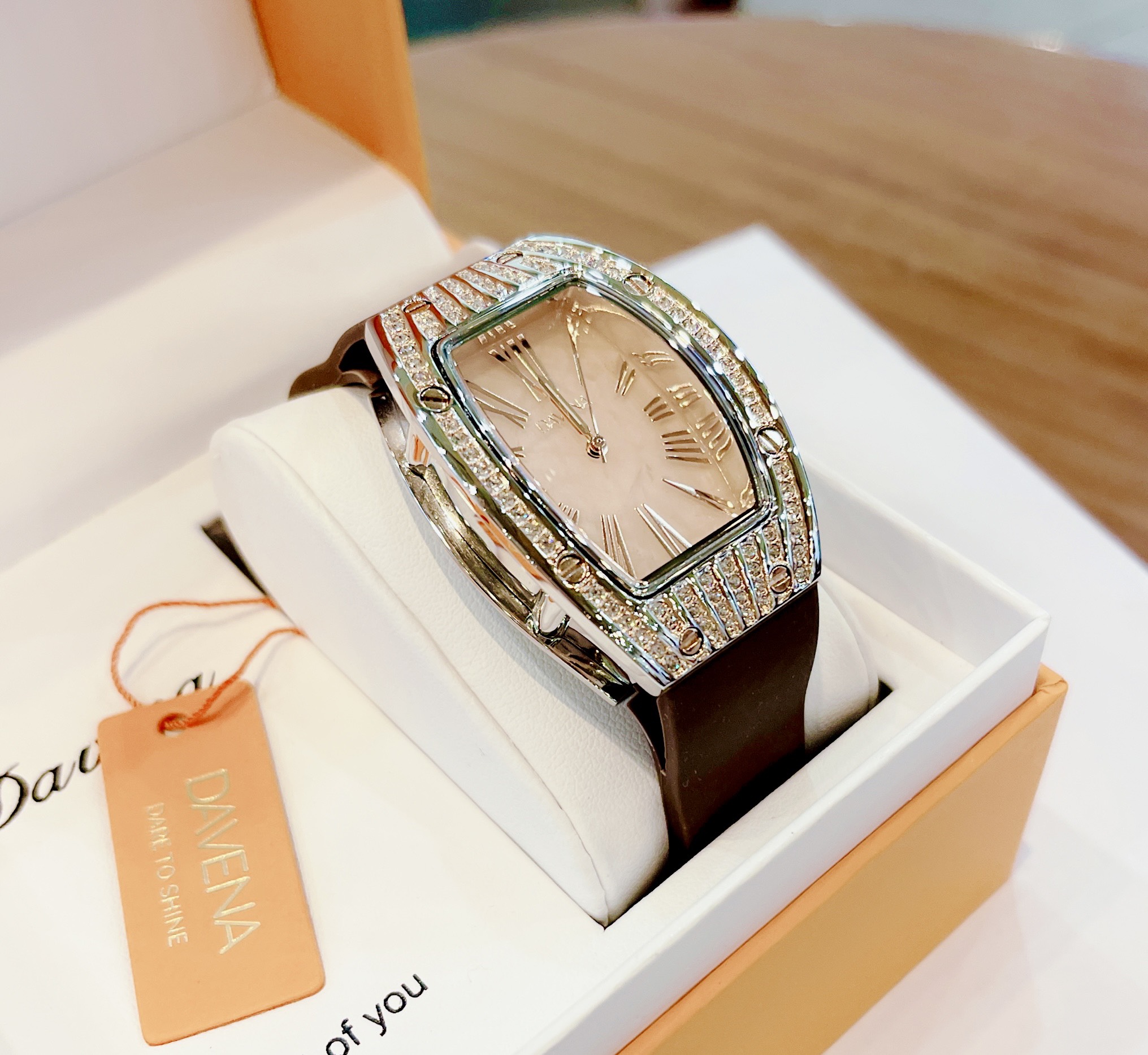 Đồng Hồ Davena Nữ Dây Silicon Nâu 30x38mm Silver Authentic