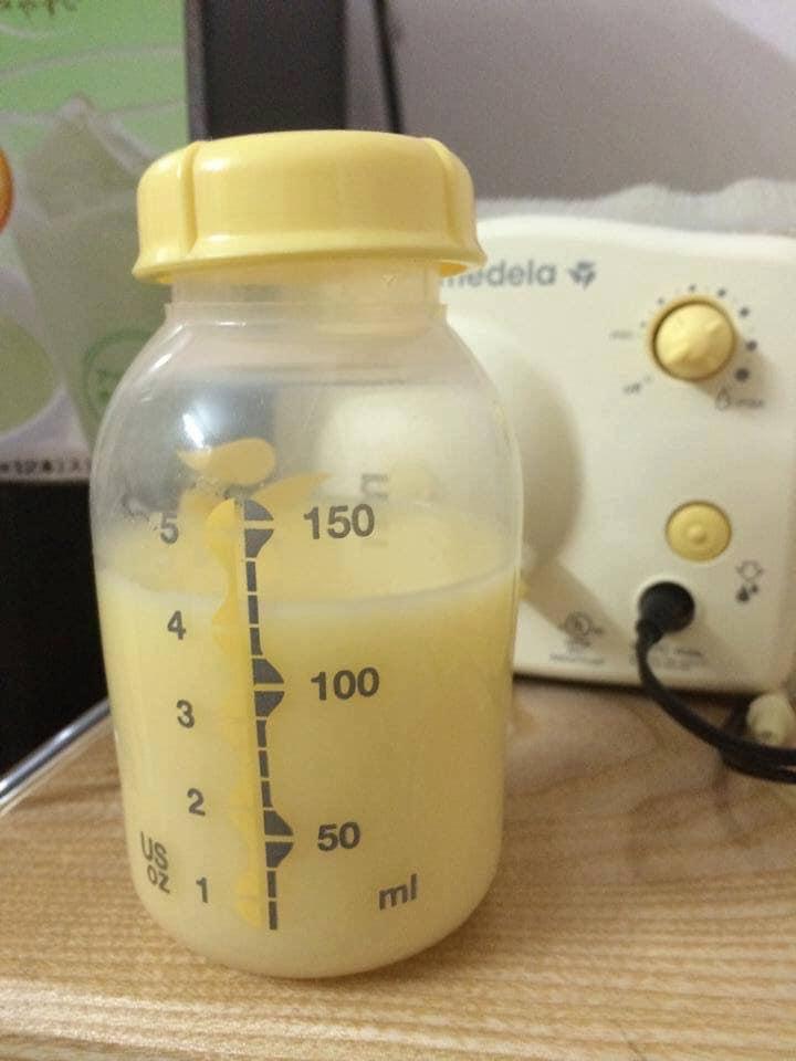 Bình trữ sữa Medela 150ml nắp dầy