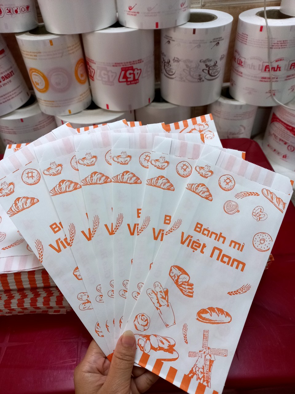 Túi giấy bánh mì in sẵn ( 100 cái)